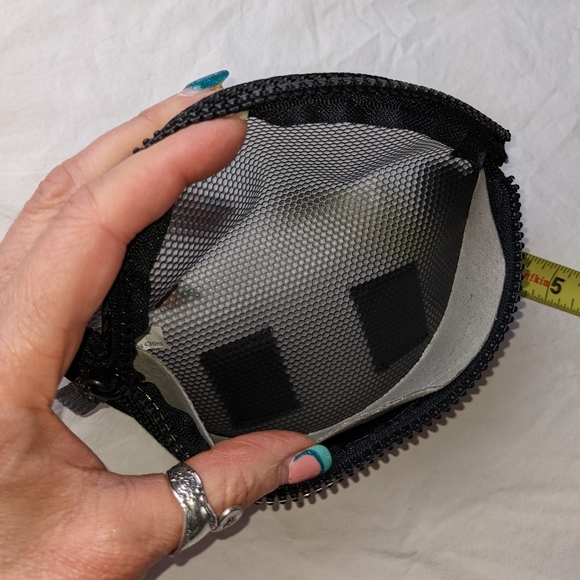 ☀️Iron Man NWT sunglasses case black zippered - Picture 3 of 9